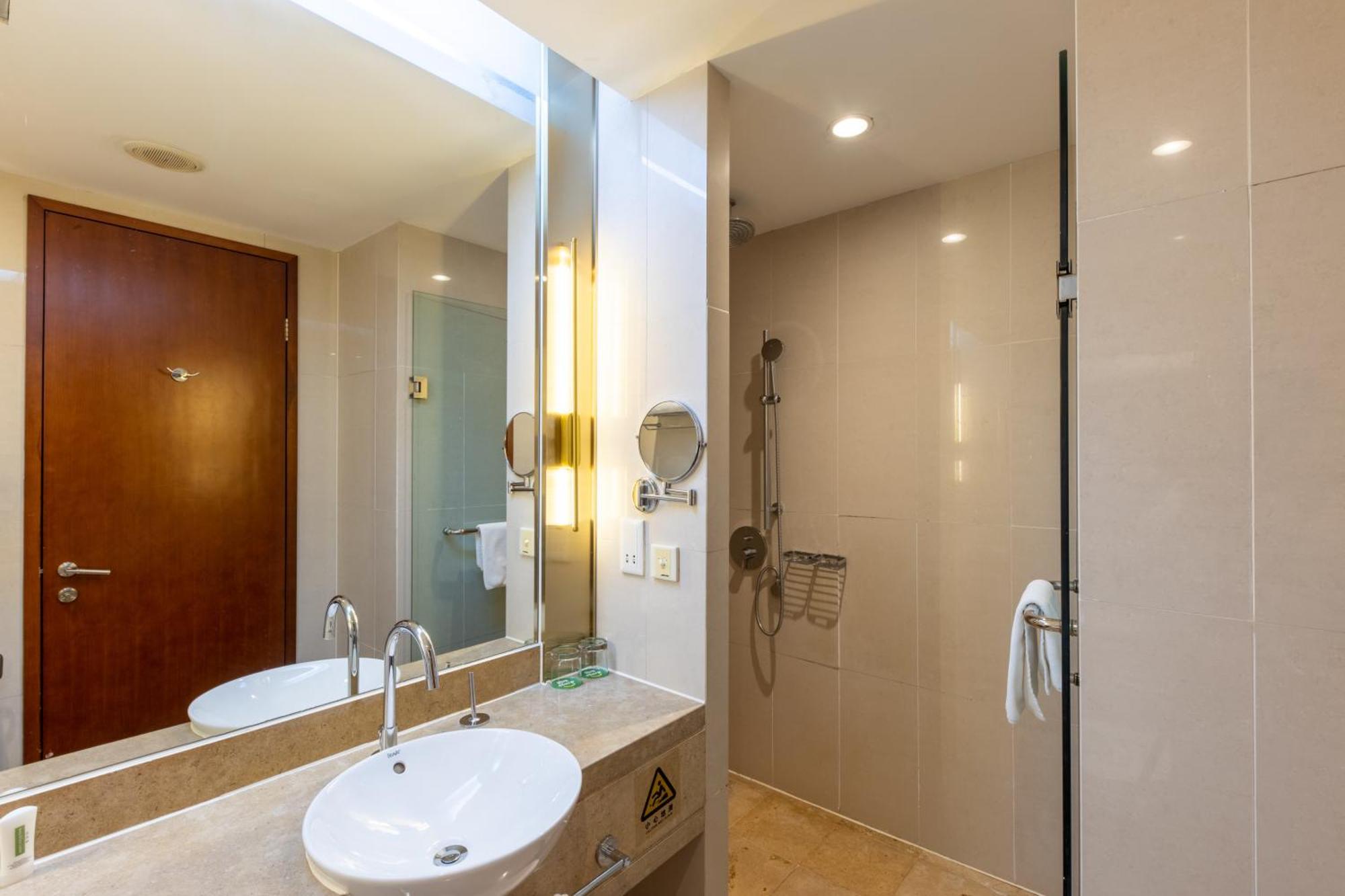 Holiday Inn Xiaoshan By Ihg Ханджоу Екстериор снимка